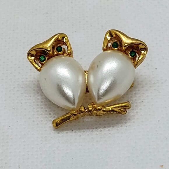 Vintage MCM Double Owl Brooch Green Rhinestone Eyes w/Faux Pearl Jelly Belly - Picture 2 of 4
